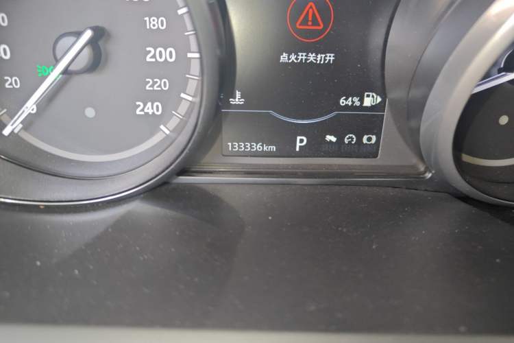 Used Land Rover Discovery 2017 3.0 SC V6 HSE Odometer Close Up