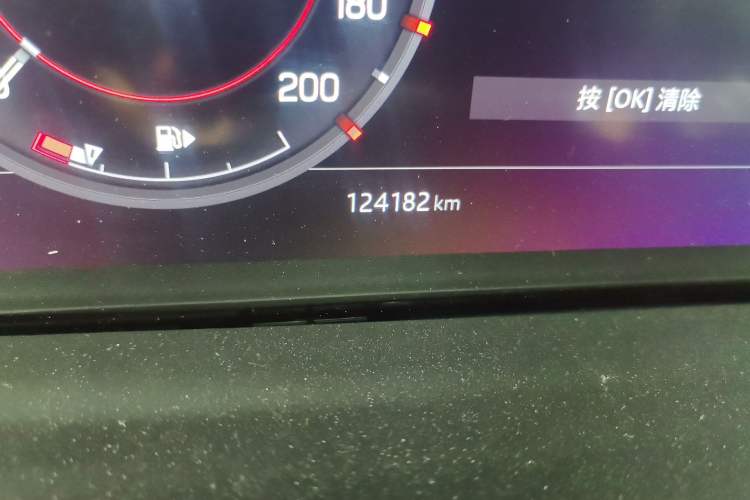 Used Land Rover Discovery 2017 3.0 SC V6 HSE Odometer Close Up