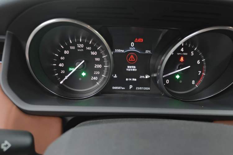 Used Land Rover Discovery  Odometer Close Up