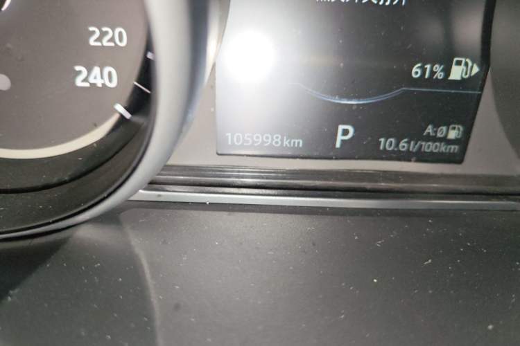 Used Land Rover Discovery 2017 3.0 SC V6 SE Odometer Close Up