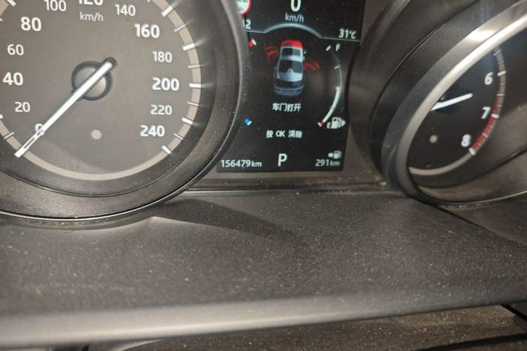 Used Land Rover Discovery 2017 3.0 SC V6 HSE Odometer Close Up
