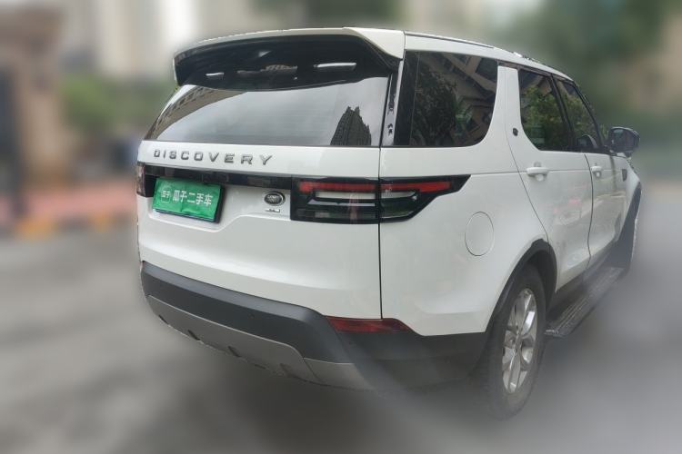Used Land Rover Discovery 2017 5th Generation 3.0 V6 SE Rear Right 45 Deg