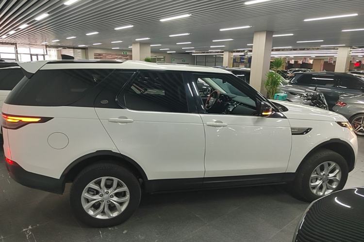 Used Land Rover Discovery 2017 3.0 SC V6 HSE Rear Right 45 Deg