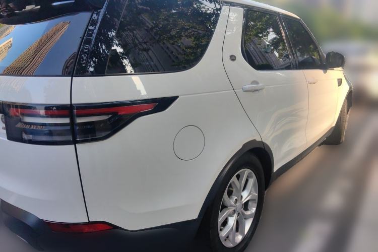 Used Land Rover Discovery 2017 3.0 SC V6 SE Rear Right 45 Deg
