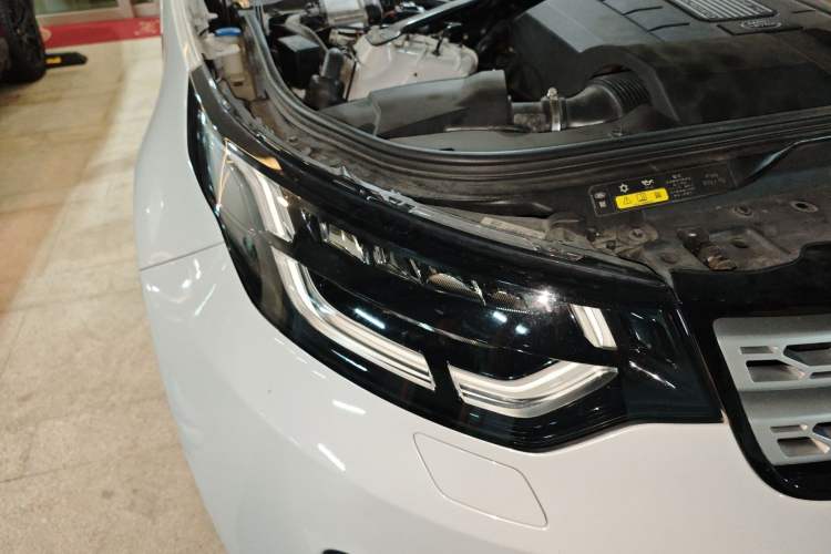 Used Land Rover Discovery 2017 3.0 SC V6 HSE Right Front Headlight