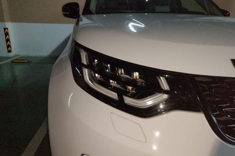 Used Land Rover Discovery 2017 3.0 SC V6 SE Right Front Headlight