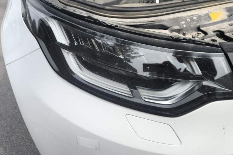 Used Land Rover Discovery  Right Front Headlight