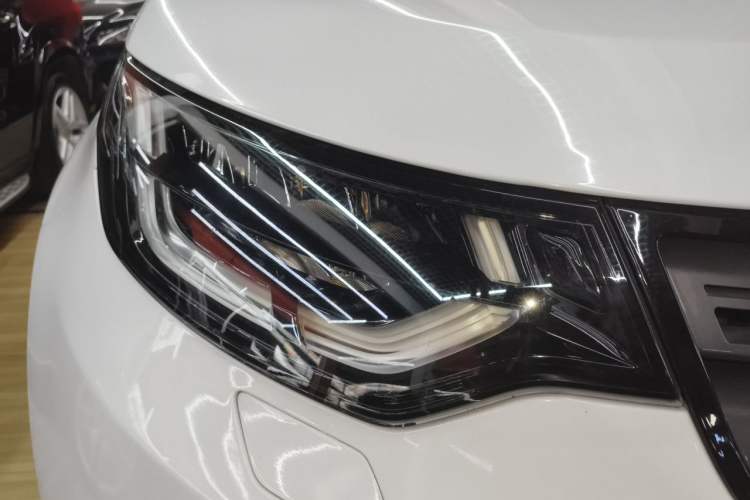 Used Land Rover Discovery 2017 3.0 SC V6 S Right Front Headlight