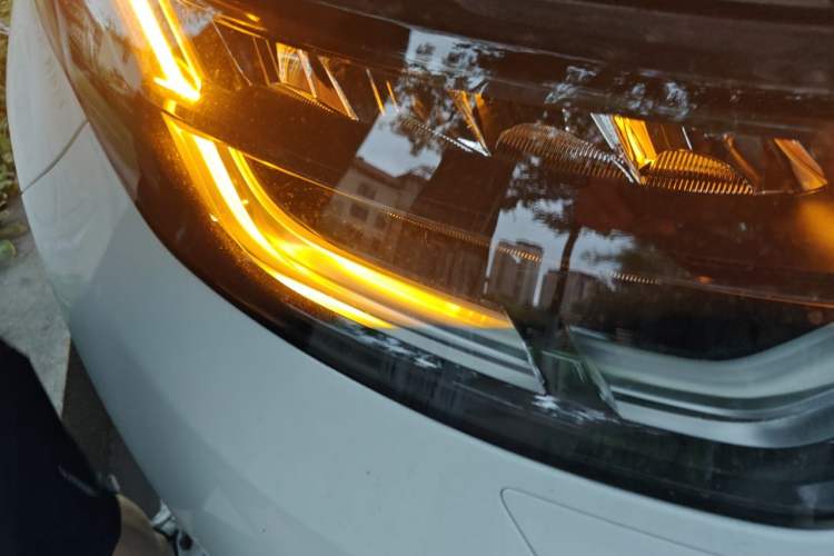 Used Land Rover Discovery  Right Front Headlight