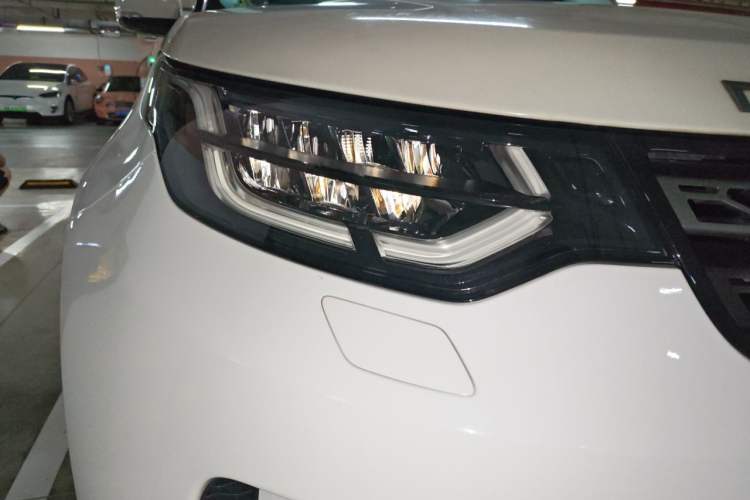 Used Land Rover Discovery 2017 3.0 SC V6 SE Right Front Headlight