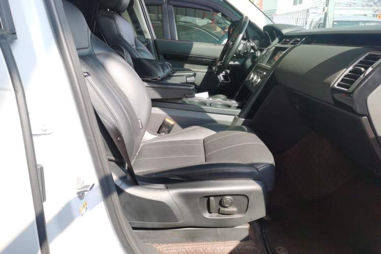 Used Land Rover Discovery 2017 3.0 SC V6 S Right Front Seat
