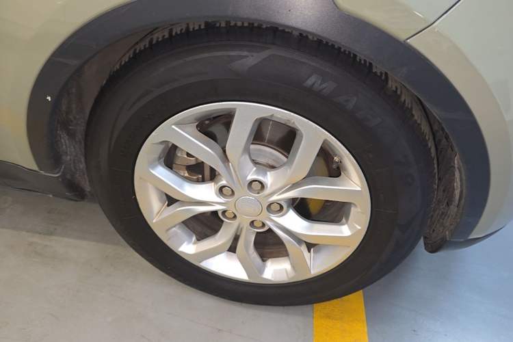 Used Land Rover Discovery 2017 3.0 SC V6 S Right Front Wheel Hub