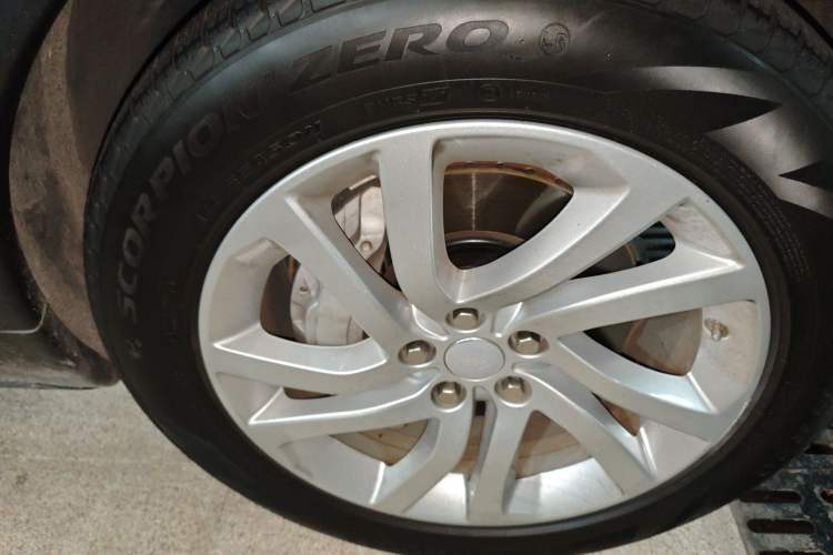 Used Land Rover Discovery 2017 3.0 SC V6 HSE Right Front Wheel Hub