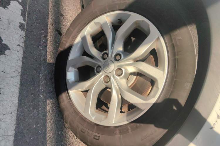 Used Land Rover Discovery 2017 3.0 SC V6 SE Right Front Wheel Hub