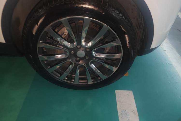Used Land Rover Discovery 2017 3.0 SC V6 SE Right Front Wheel Hub