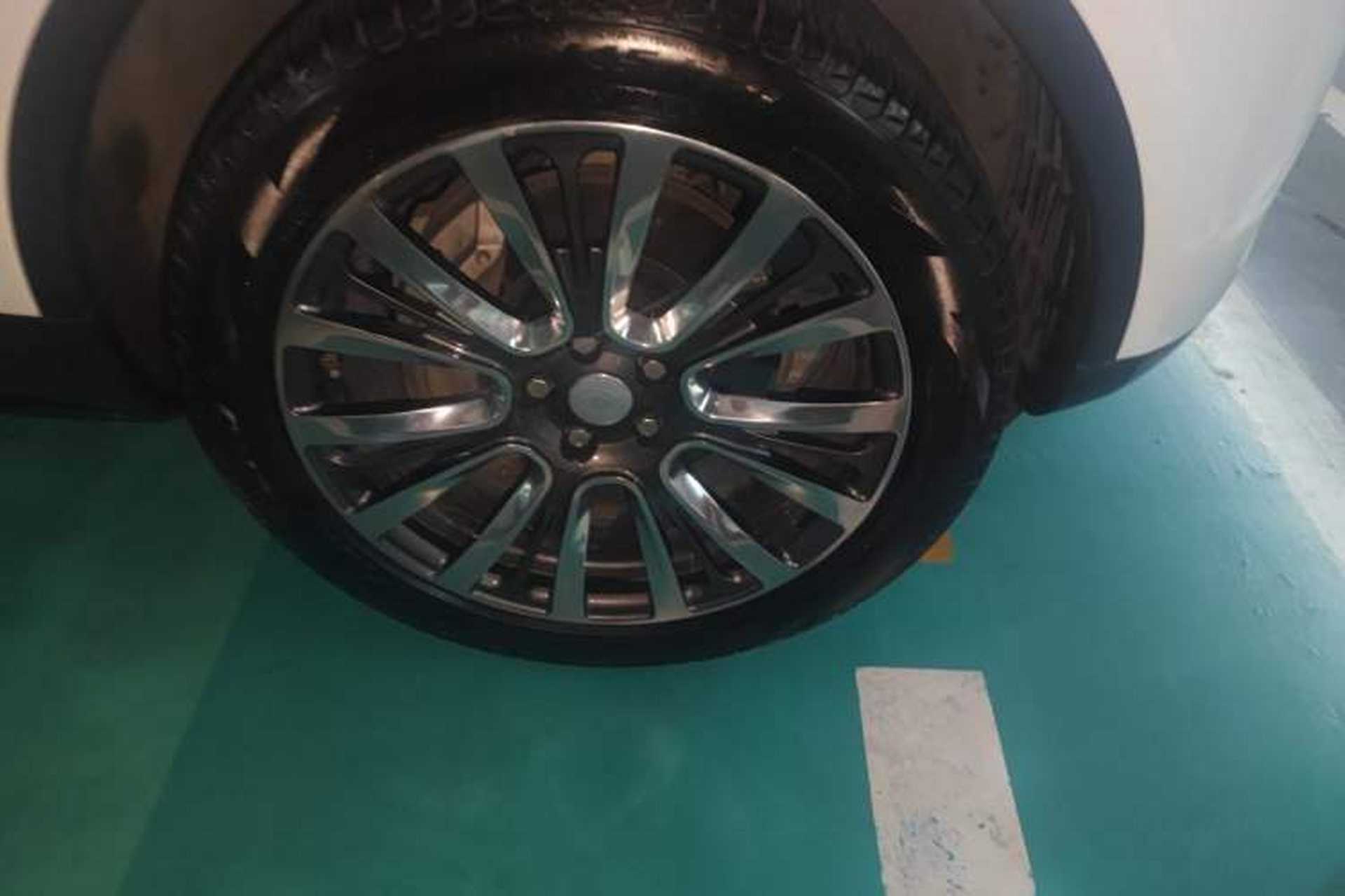 Used Land Rover Discovery 2017 3.0 SC V6 SE Right Front Wheel Hub