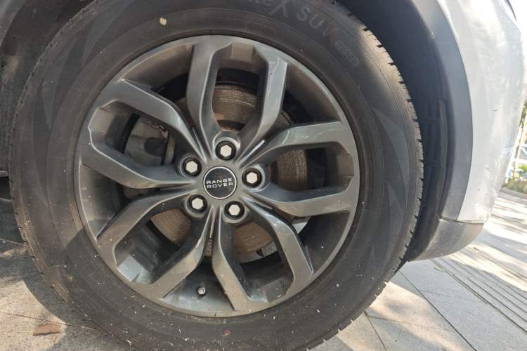 Used Land Rover Discovery 2017 3.0 SC V6 SE Right Front Wheel Hub
