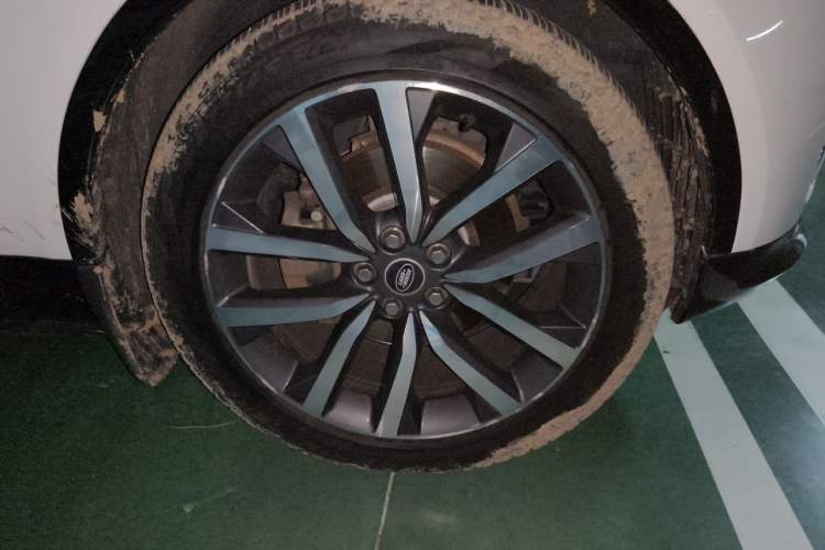 Used Land Rover Discovery 2017 3.0 SC V6 SE Right Front Wheel Hub