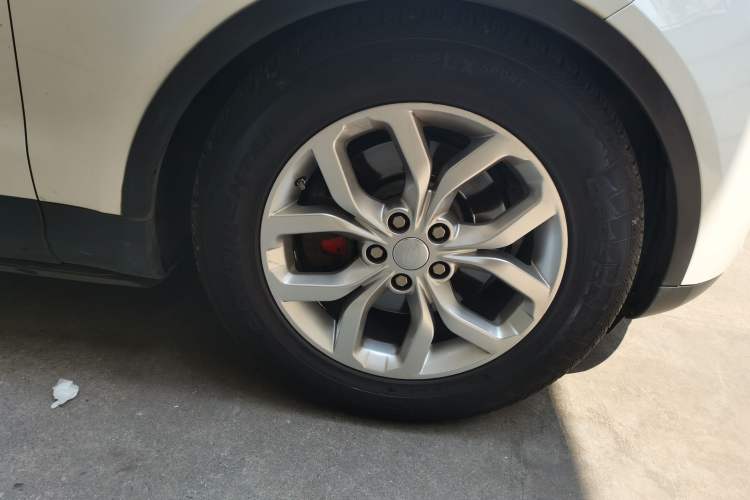 Used Land Rover Discovery 2017 3.0 SC V6 SE Right Front Wheel Hub