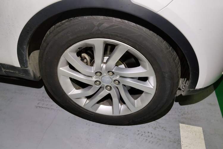 Used Land Rover Discovery 2017 3.0 SC V6 SE Right Front Wheel Hub