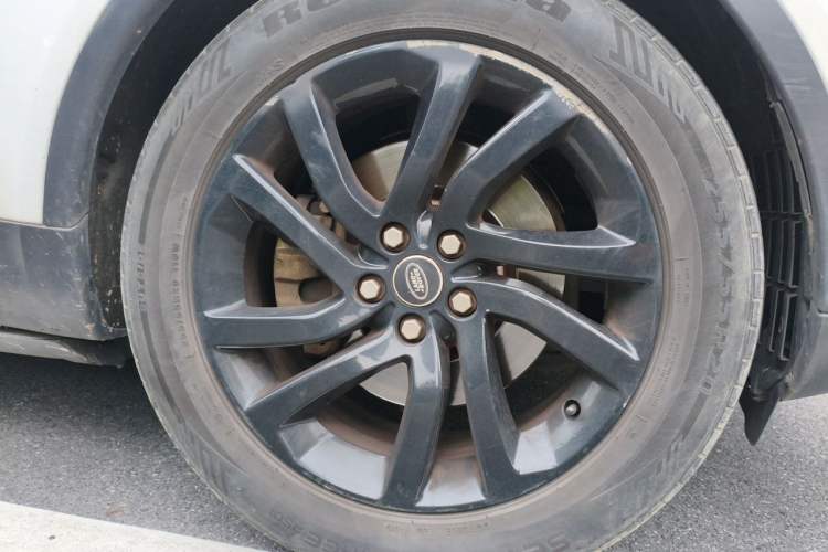 Used Land Rover Discovery 2017 3.0 SC V6 HSE Right Front Wheel Hub