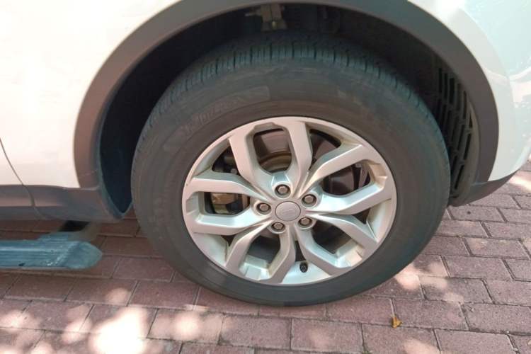 Used Land Rover Discovery 2017 3.0 SC V6 SE Right Front Wheel Hub