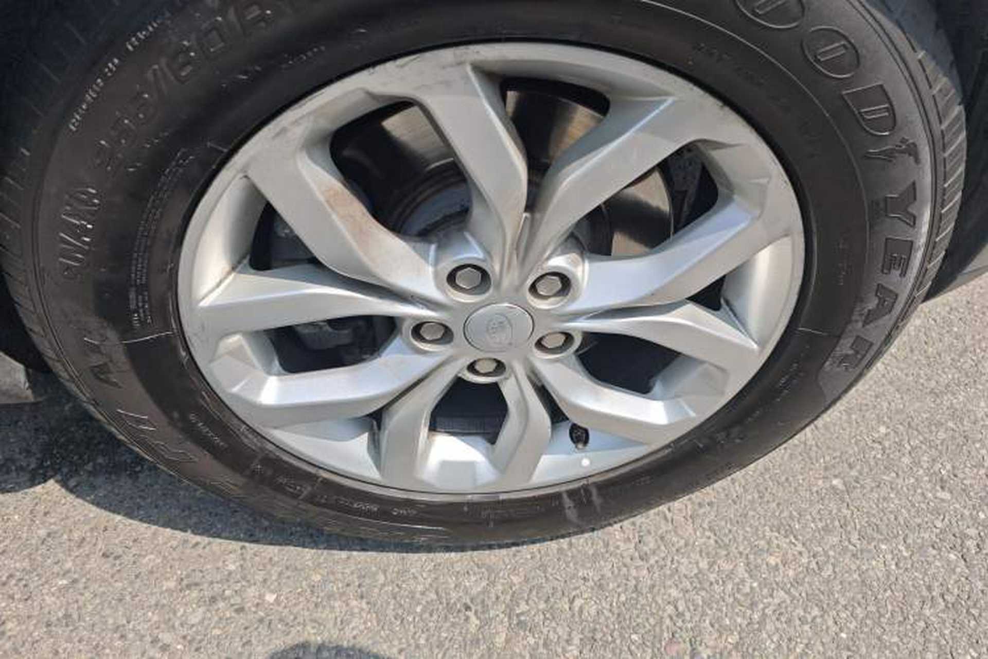 Used Land Rover Discovery 2017 3.0 SC V6 SE Right Front Wheel Hub