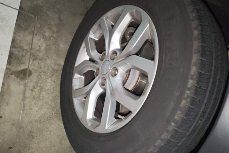 Used Land Rover Discovery 2017 3.0 SC V6 SE Right Front Wheel Hub