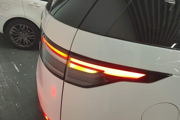 Used Land Rover Discovery 2017 3.0 SC V6 HSE Right Rear Taillight