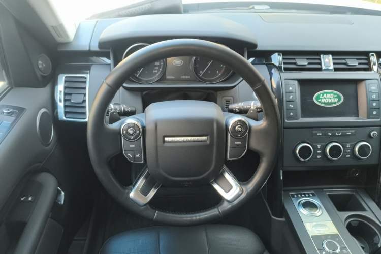 Used Land Rover Discovery 2017 3.0 SC V6 S Steering Wheel