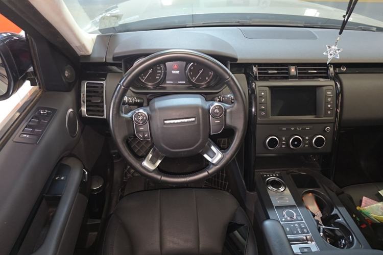 Used Land Rover Discovery 2017 3.0 SC V6 S Steering Wheel