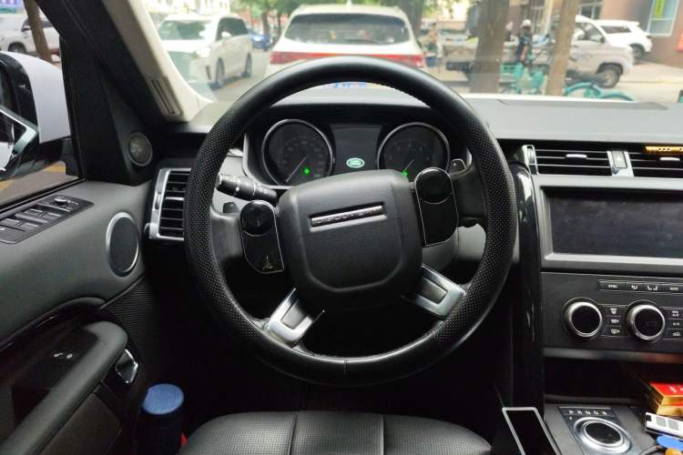 Used Land Rover Discovery 2017 3.0 SC V6 SE Steering Wheel