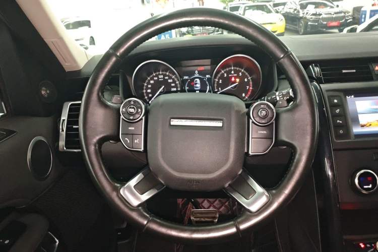 Used Land Rover Discovery 2017 3.0 SC V6 SE Steering Wheel