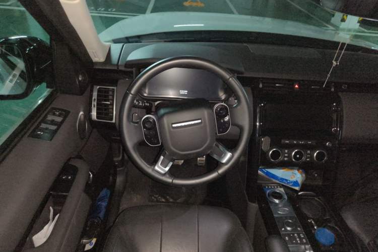 Used Land Rover Discovery 2017 3.0 SC V6 SE Steering Wheel