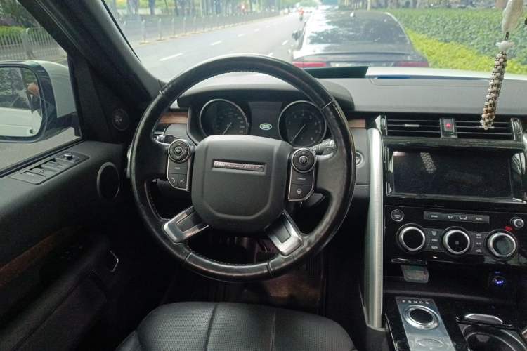 Used Land Rover Discovery 2017 3.0 SC V6 HSE Steering Wheel