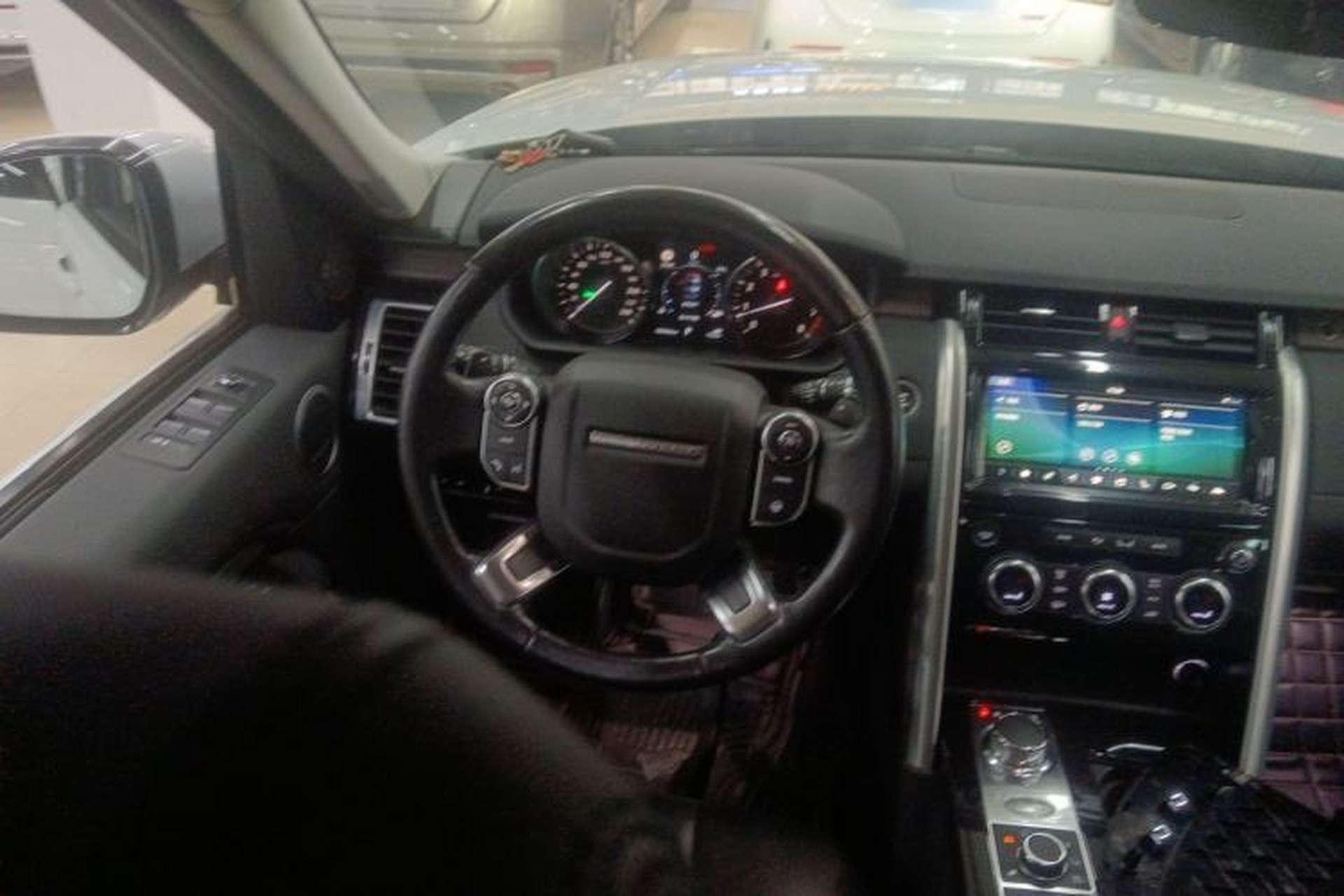 Used Land Rover Discovery 2017 3.0 SC V6 HSE Steering Wheel