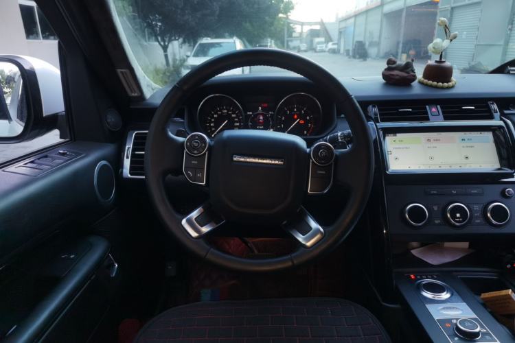 Used Land Rover Discovery 2017 3.0 SC V6 S Steering Wheel