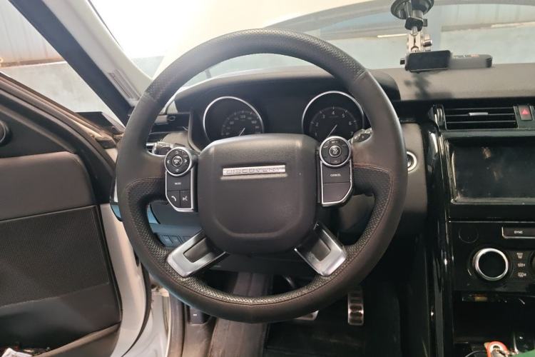 Used Land Rover Discovery 2017 3.0 SC V6 S Steering Wheel