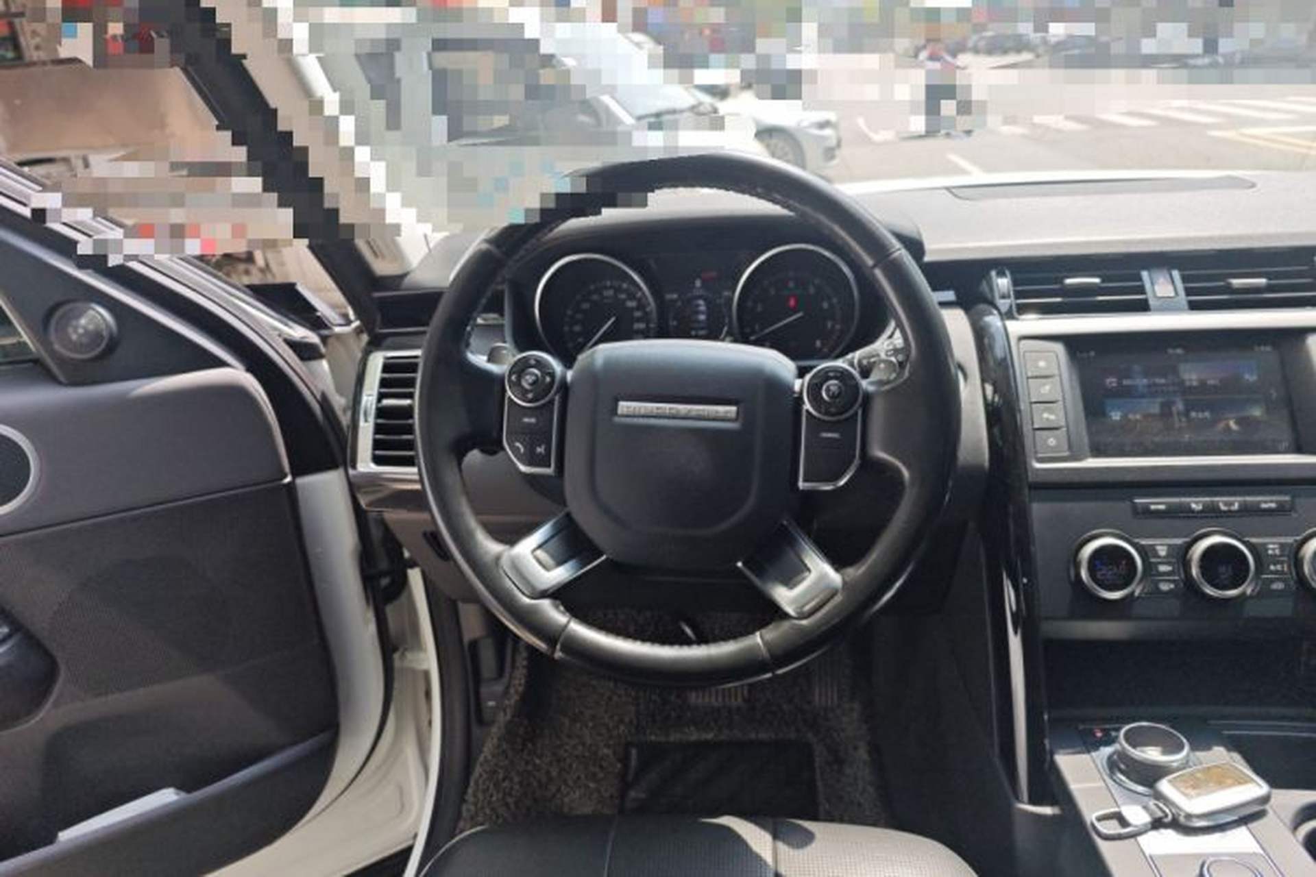 Used Land Rover Discovery 2017 3.0 SC V6 SE Steering Wheel