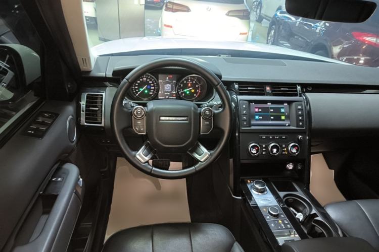 Used Land Rover Discovery 2017 3.0 SC V6 S Steering Wheel