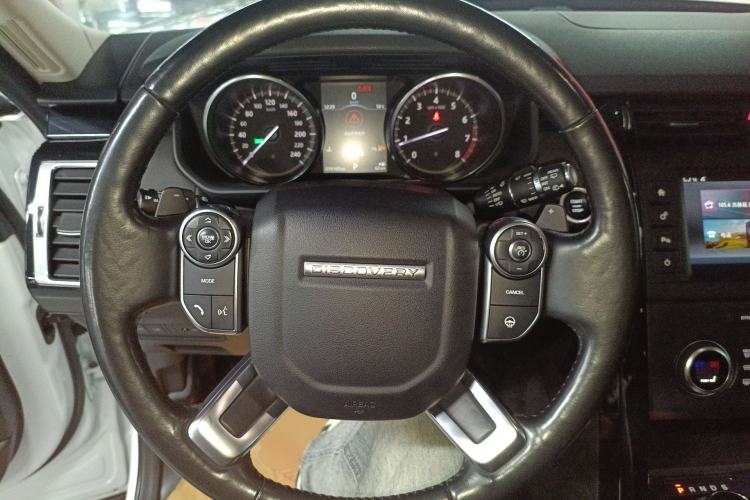 Used Land Rover Discovery 2017 3.0 SC V6 SE Steering Wheel