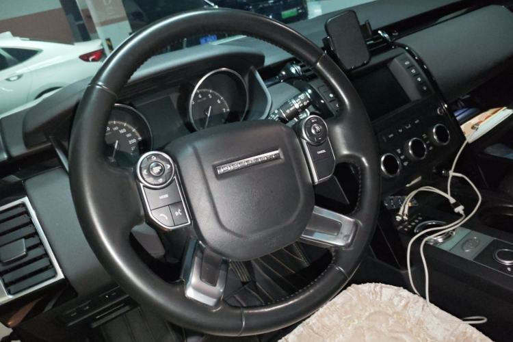 Used Land Rover Discovery 2017 3.0 SC V6 SE Steering Wheel