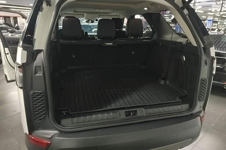 Used Land Rover Discovery 2017 3.0 SC V6 HSE Trunk
