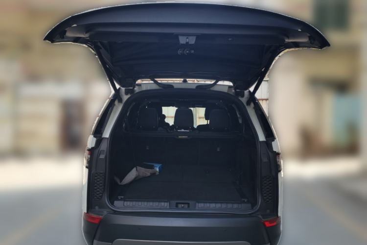 Used Land Rover Discovery 2017 3.0 SC V6 SE Trunk