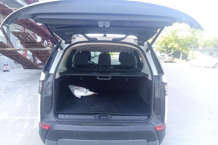 Used Land Rover Discovery 2017 3.0 SC V6 S Trunk