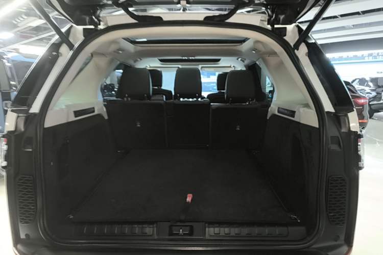 Used Land Rover Discovery 2017 3.0 SC V6 S Trunk