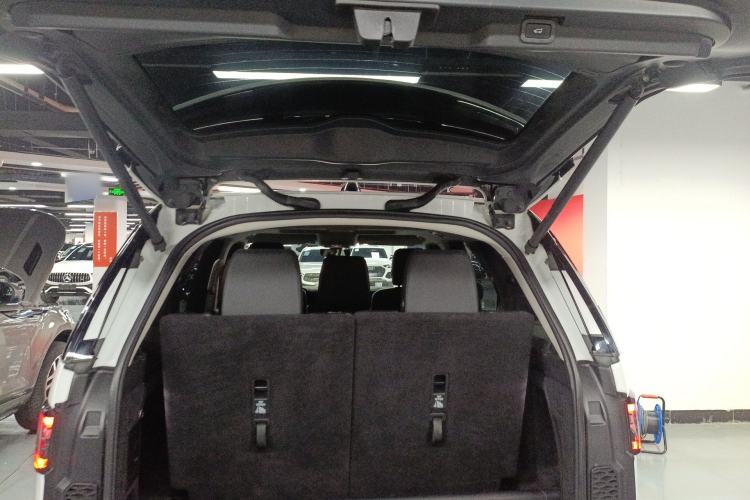 Used Land Rover Discovery 2017 3.0 SC V6 SE Trunk