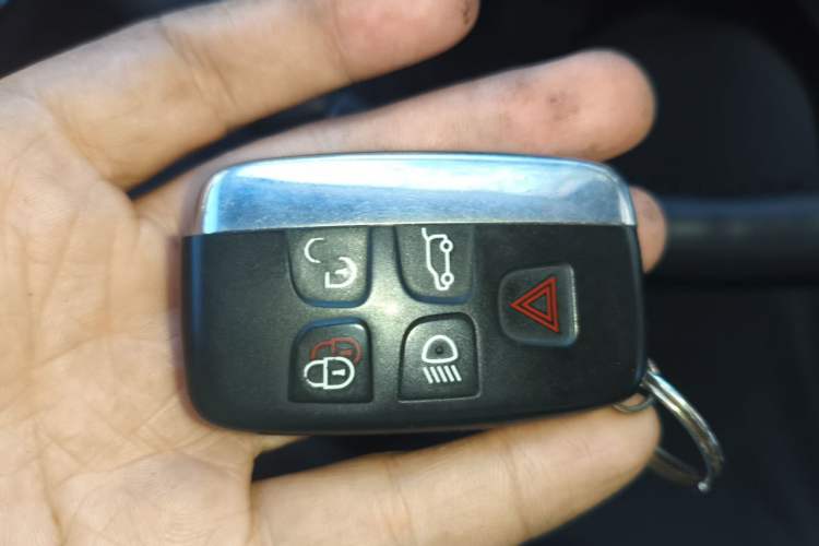 Used Land Rover Discovery 2017 3.0 SC V6 S Vehicle Key