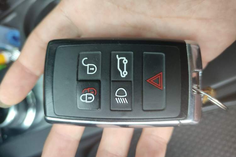 Used Land Rover Discovery 2017 5th Generation 3.0 V6 SE Vehicle Key