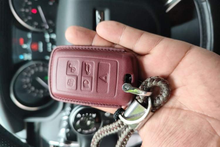 Used Land Rover Discovery 2017 3.0 SC V6 SE Vehicle Key
